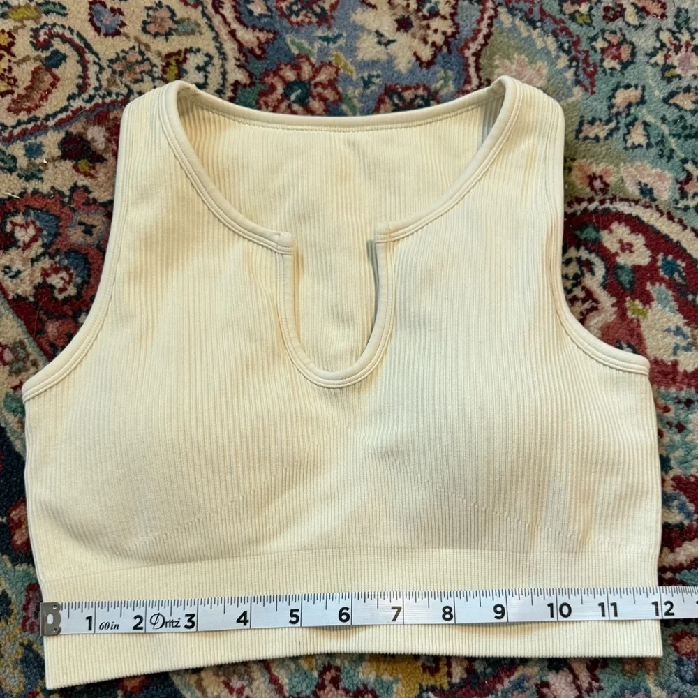 Cream Ribbed Cropped Sports Bra women’s Medium 4 6 8 10 Knotch Cut Work Out - Picture 3 of 5